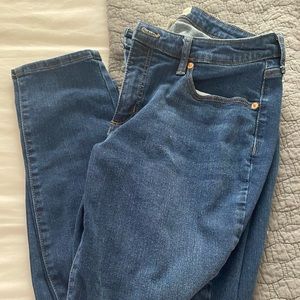 Jeans size 12/31 short medium wash universal thread very lightly worn